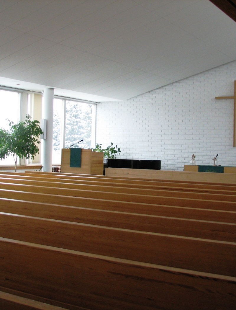 Kemien seurakuntatalon kirkkosali